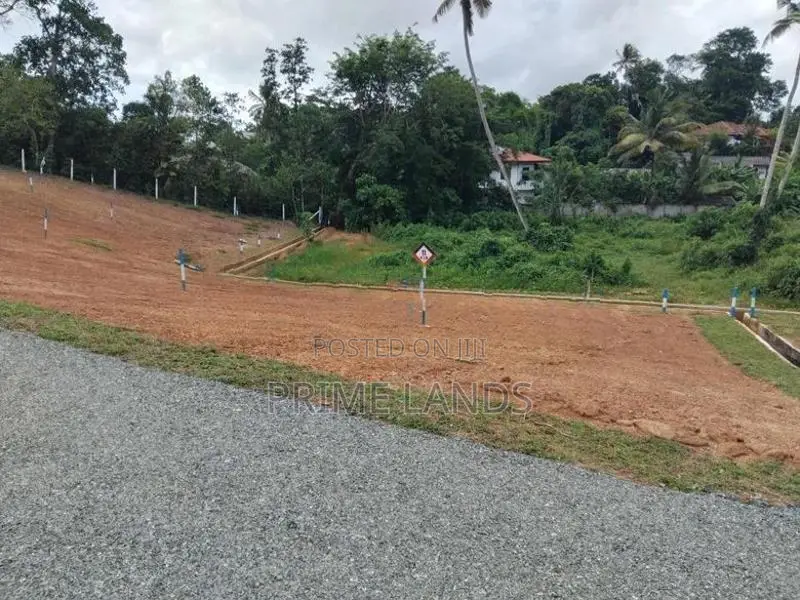 නේවාසික බිම් කොටස් කලුතර
