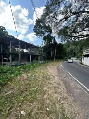 හැටන්-කොළඹ ප්‍රධාන මාර්ගයේ මහල් තුනකින් යුත් ගොඩනැගිල්ලක් බදු දීමට