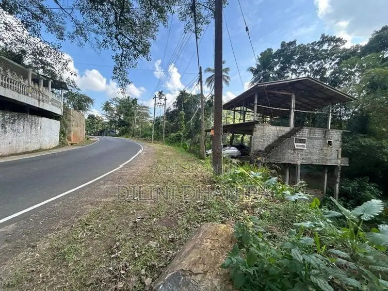 හැටන්-කොළඹ ප්‍රධාන මාර්ගයේ මහල් තුනකින් යුත් ගොඩනැගිල්ලක් බදු දීමට