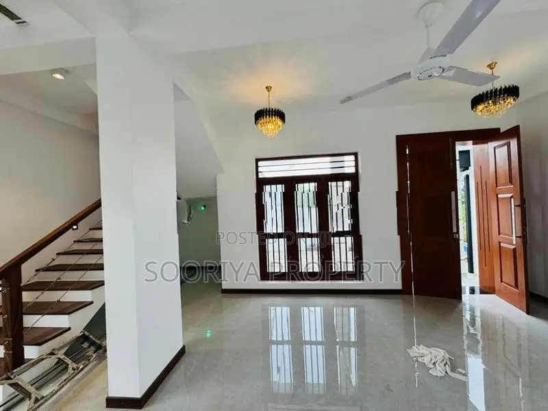 Two Story Luxury House for Sale in Piliyandala Miriswattha