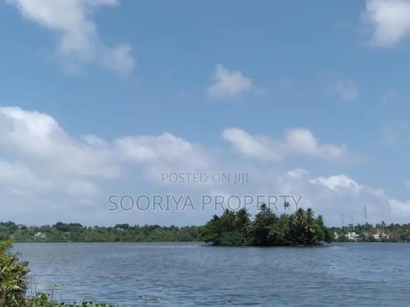 Lake Facing 54 Perches Land for Sale in Moratuwa Town