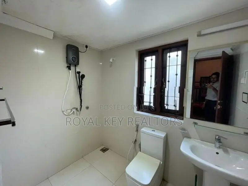 8 Bedroom Furnished House for Rent In Colombo 04