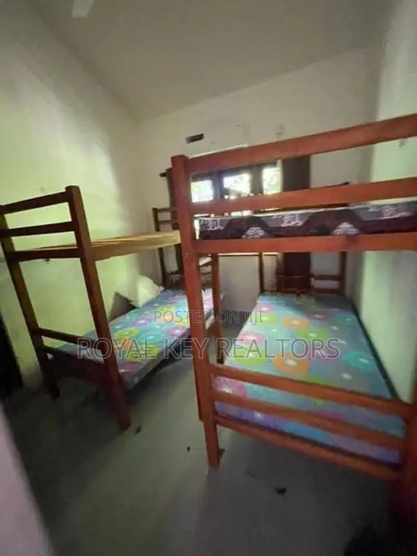 8 Bedroom Furnished House for Rent In Colombo 04