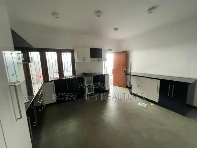 8 Bedroom Furnished House for Rent In Colombo 04