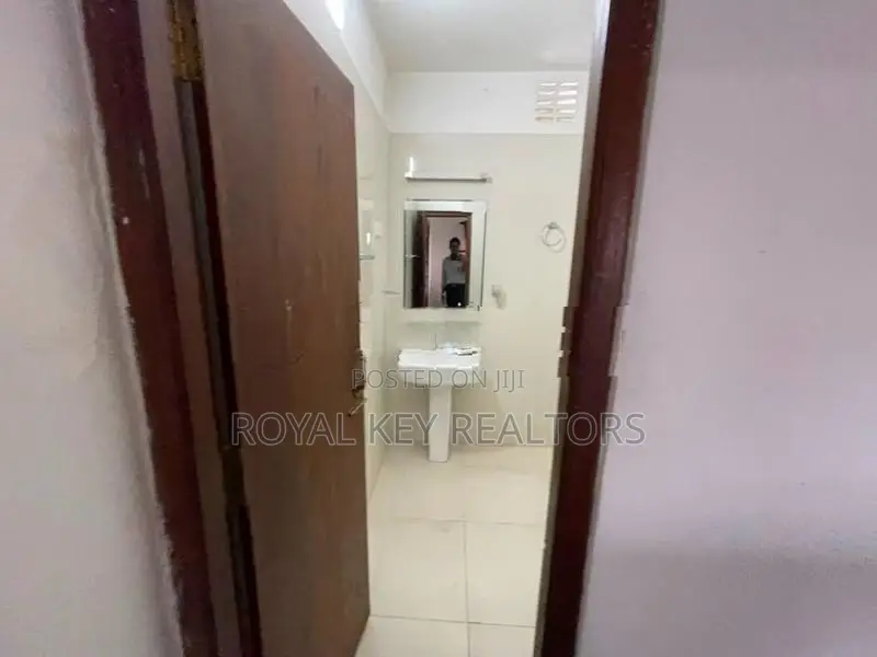 8 Bedroom Furnished House for Rent In Colombo 04