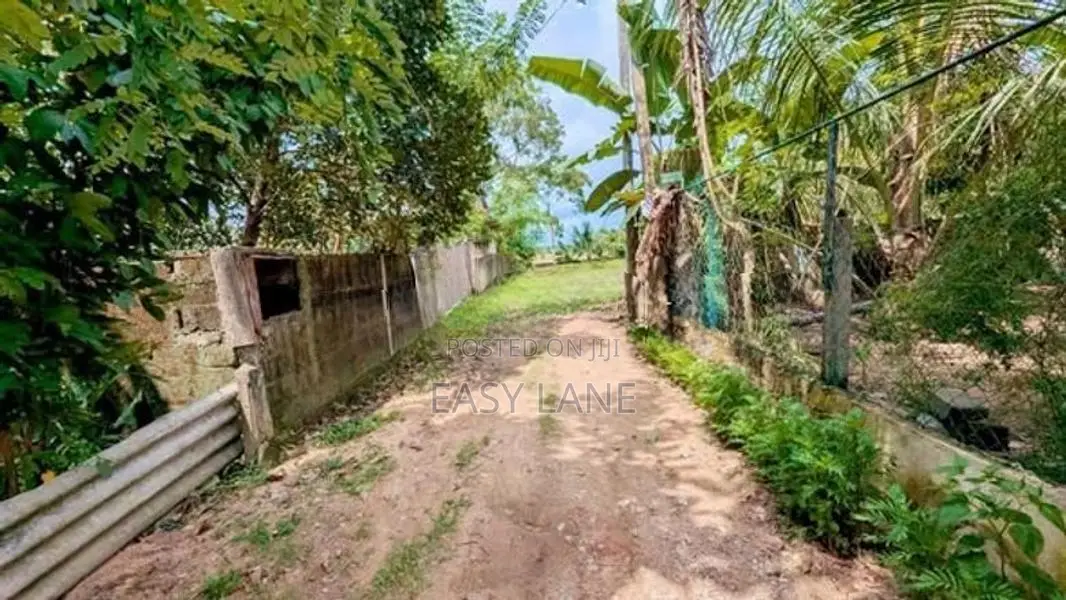 ගම්පහ – ඉඳිගොල්ලෙන් වටිනා බිම් කොටසක් විකිණීමට / KM 13828