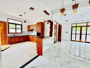 Piliyandala පදින්චි නොවු අලුත්ම දෙමහල් නිවස