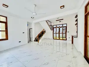 Piliyandala පදින්චි නොවු අලුත්ම දෙමහල් නිවස
