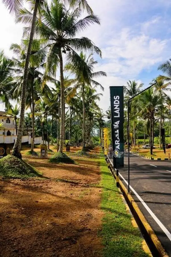 Land for sale- 128-280 ප්‍රධාන බස් පාරට මුහුණලා