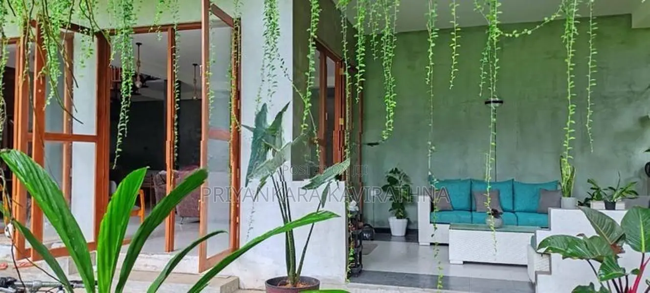 18 Perches - Fully Furnished Luxury House in Nittambuwa