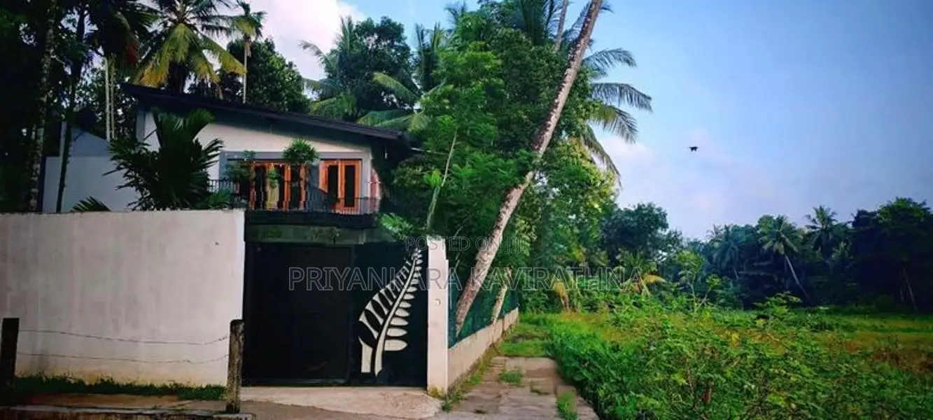 18 Perches - Fully Furnished Luxury House in Nittambuwa