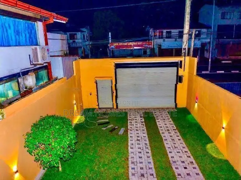 Spacious 7 Bedroom Family Home for Sale – Boralesgamuwa