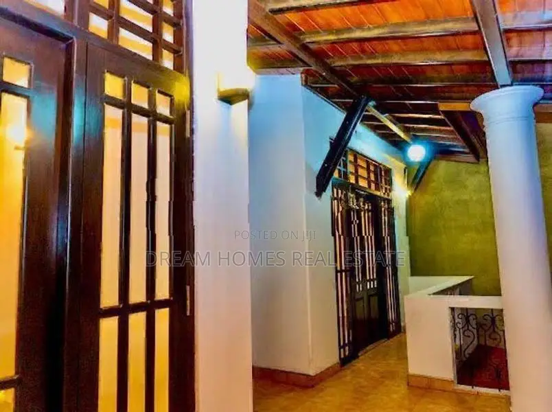 Spacious 7 Bedroom Family Home for Sale – Boralesgamuwa