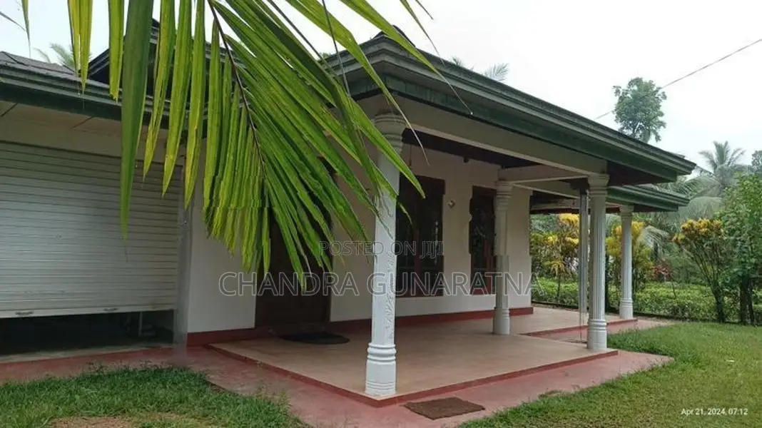 Spacious 2 Bedroom House for Sale in Kuruwita