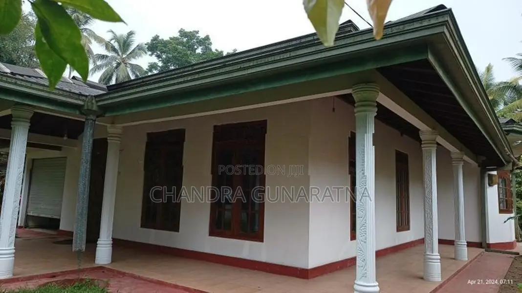 Spacious 2 Bedroom House for Sale in Kuruwita