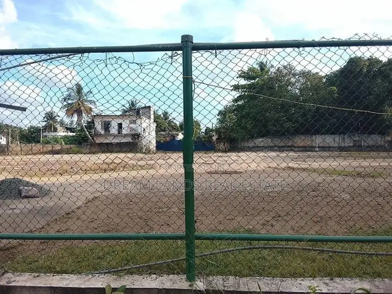 COMMERCIAL LAND FOR RENT IN WATTALA (SP1270)