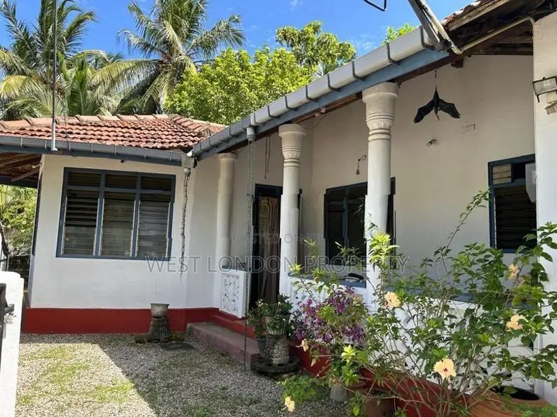 Prime Lagoon-Front House with Land for Sale in Negombo