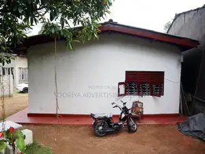 10 Perches Land with Small House in Kottawa