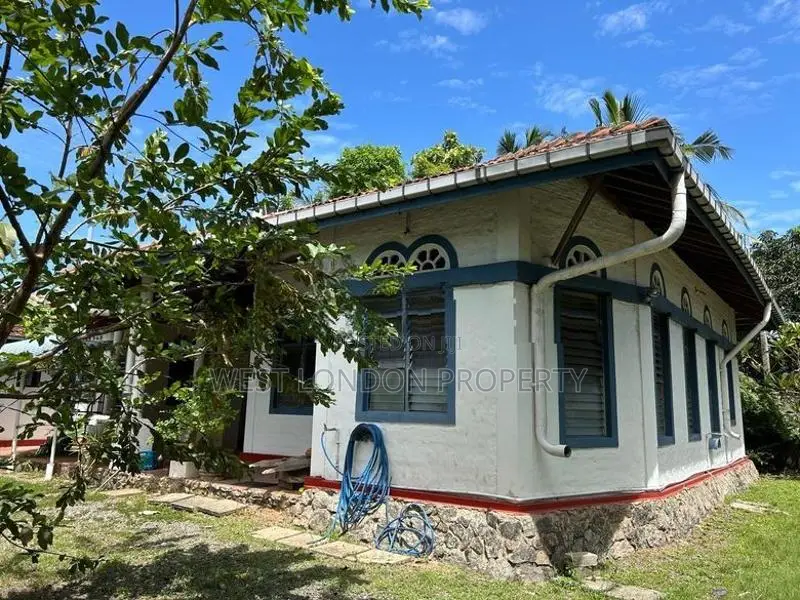 Prime Lagoon-Front House with Land for Sale in Negombo