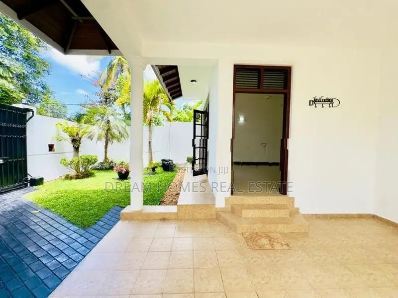 Elegant Modern House Kotte – Fully Furnished 4BR