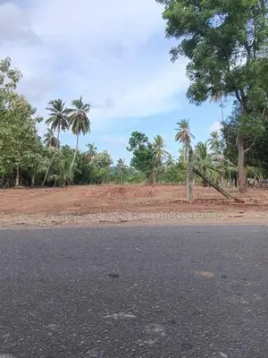 කුට්ටම් පොකුණට 2km සින්නක්කර බිම් කොටස්