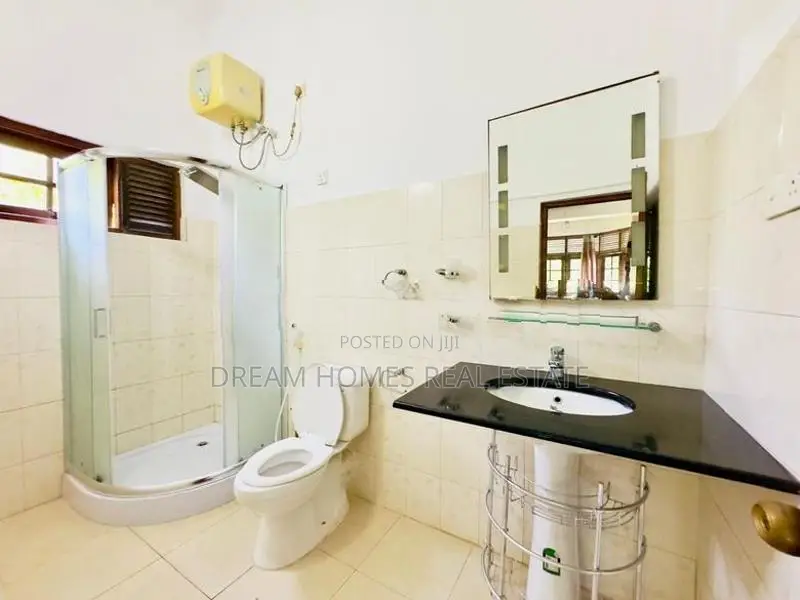 Elegant Modern House Kotte – Fully Furnished 4BR