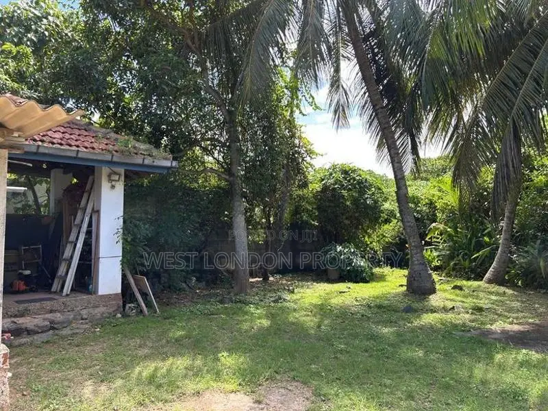 Prime Lagoon-Front House with Land for Sale in Negombo