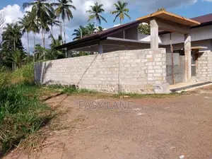 නිට්ටඹුව British Way Academy සහ නුවර පාරට ලගින් ඉඩම / KM 14687