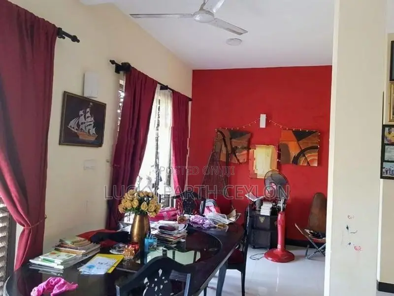 Boralesgamuwa, Partially Furnished 1ST Floor House For Rent (NZM1136)