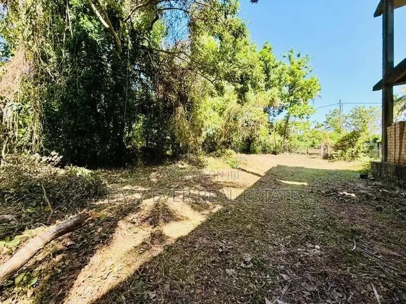 කටුනායකින් පර්චස් 20ක ඉඩමක්/ KK 13624