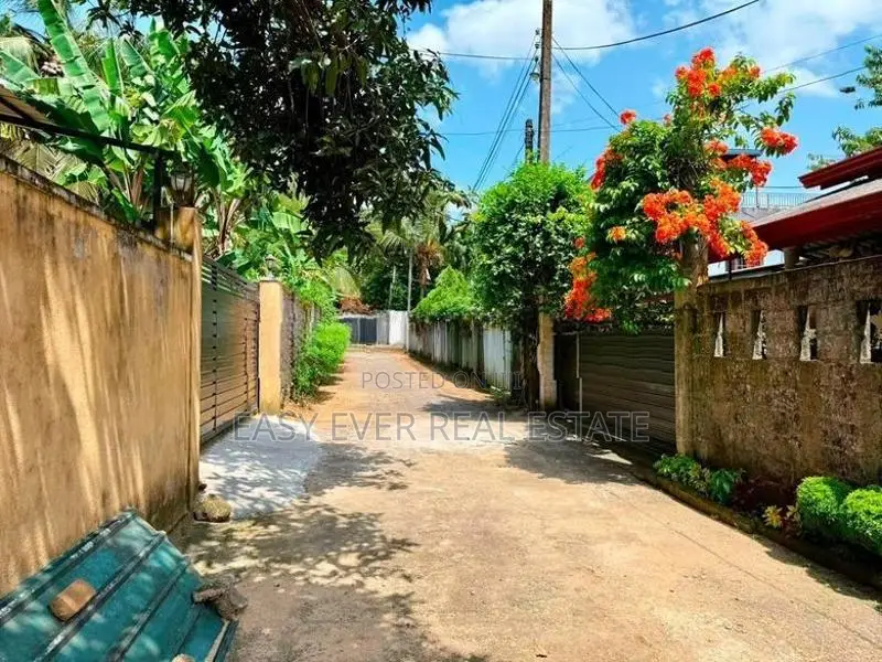 අතුරුගිරියෙන් සුපිරි නේවාසික ඉඩමක් / KK 13819