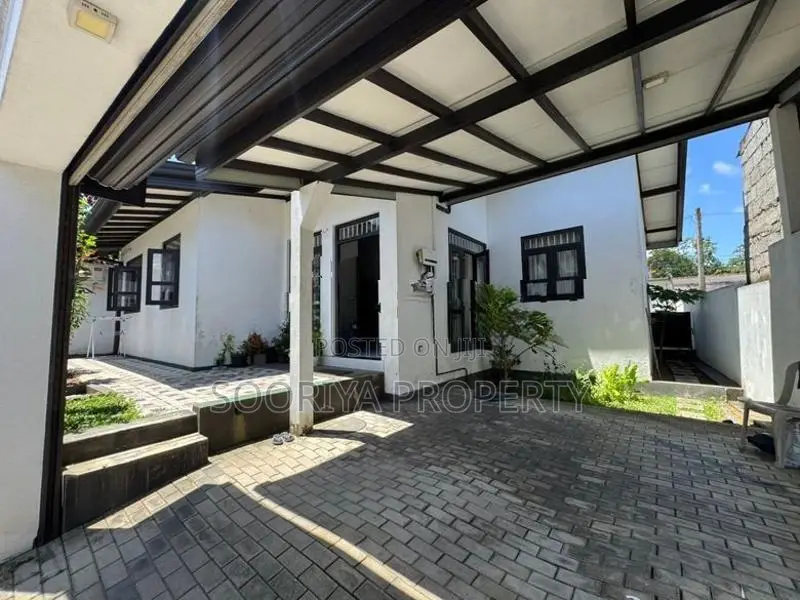 New Luxury House for Sale in Piliyandala