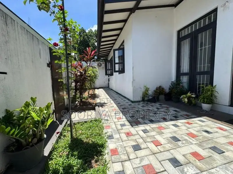 New Luxury House for Sale in Piliyandala