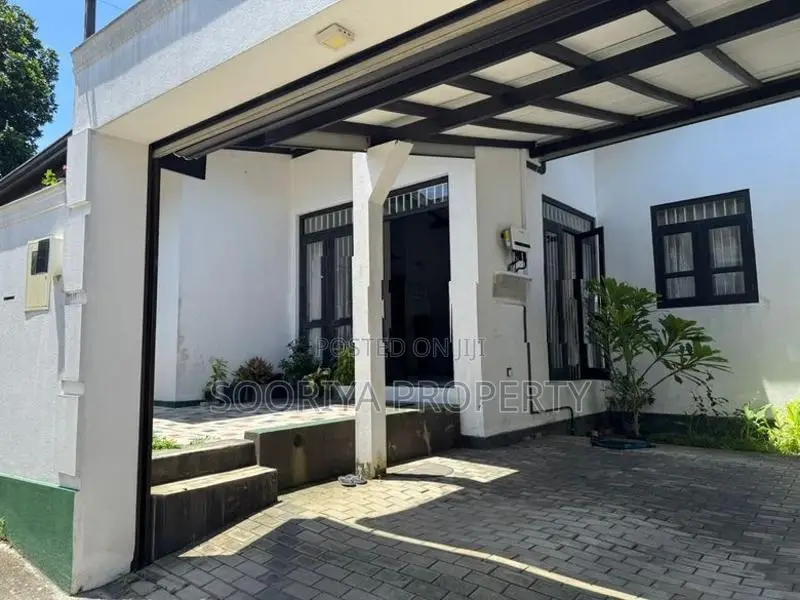 New Luxury House for Sale in Piliyandala