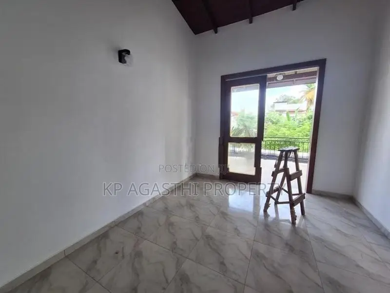 Thalawathugoda House for Sale