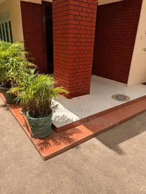 Beautiful 6-Bedroom Single-Storey House for Rent Anderson Rd, Kalubowi