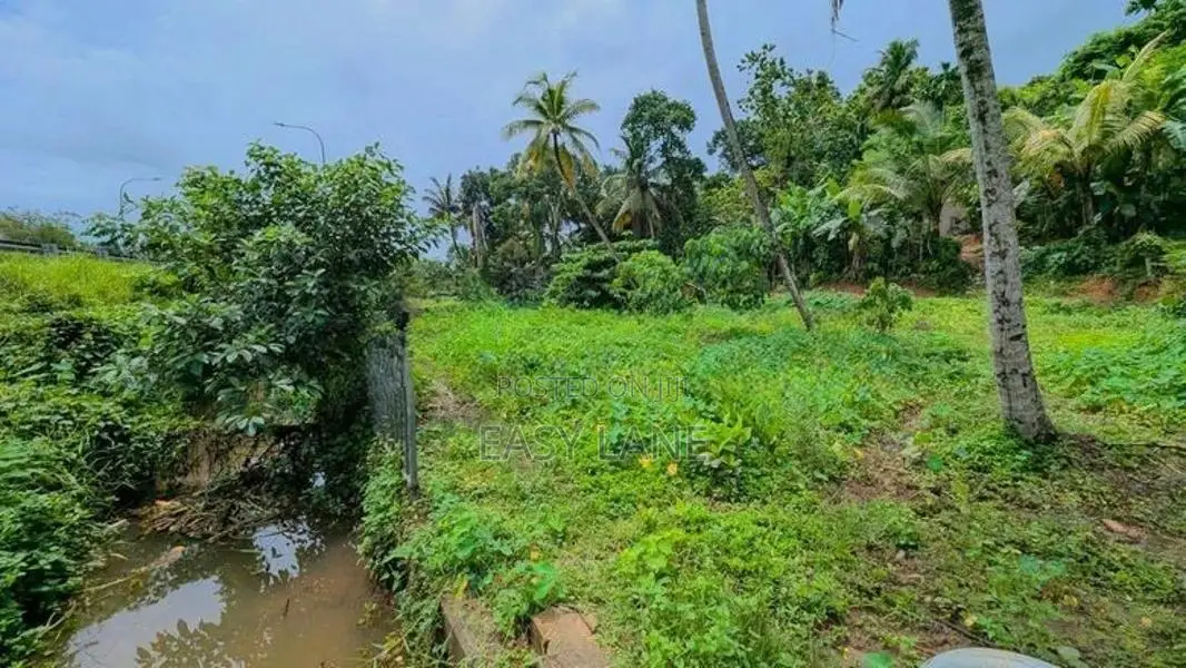 කඩවත Highway පිවිසුම පෙනෙන දුරින් වටිනා ඉඩමක් / KM 13804