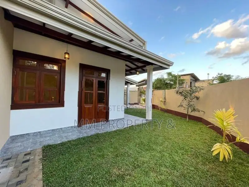අංගසම්පුර්ණ අලංකාර නවීන නව නිවසක් විකිණීමට - කිරිවත්තුඩුව