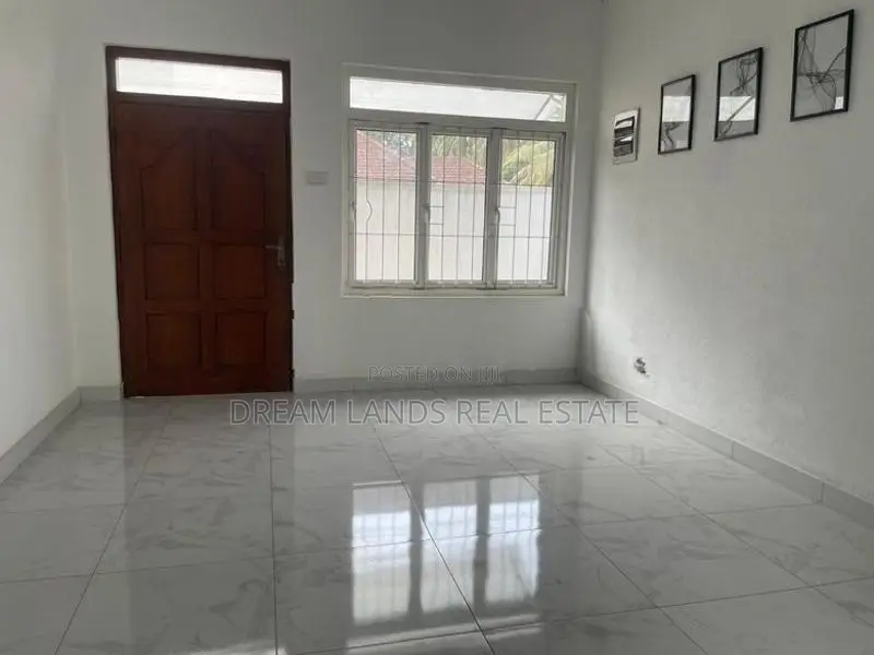 Stand a lone house for rent commercial purpose piliyandala