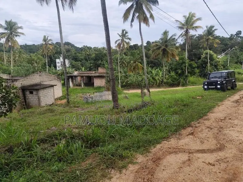 කුරුණෑගලින් වටිනා ඉඩමක් විකිණීමට