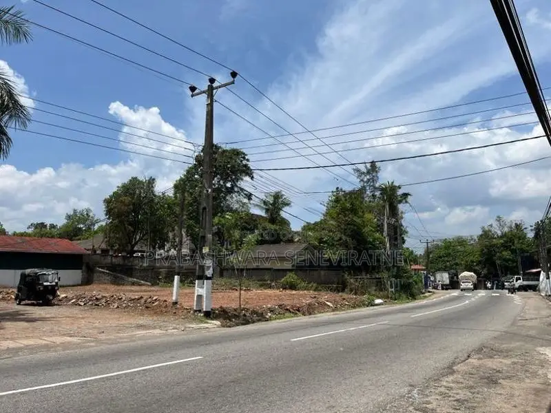 Land for Sale Avissawella Main Road