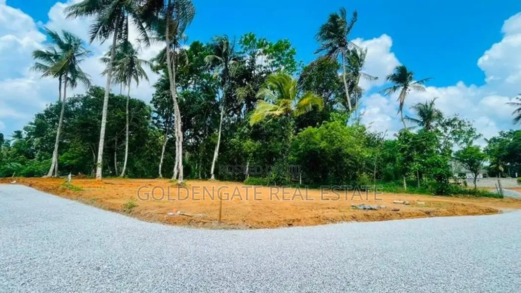 Yakkala නගරයට ආසන්යෙන් වටිනා බිම්කොටසක්
