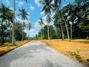 Yakkala නගරයට ආසන්යෙන් වටිනා බිම්කොටසක්