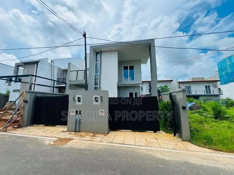 Super Luxury 4 Bedroom Brand New House for Sale - Piliyandala