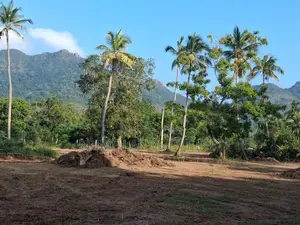 දඹුල්ල නුවර පාරට නුදුරින් සින්නක්කර බිම්කොටසක්