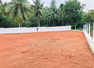 Land for Sale in Malsiripura ,Kurunagala M03