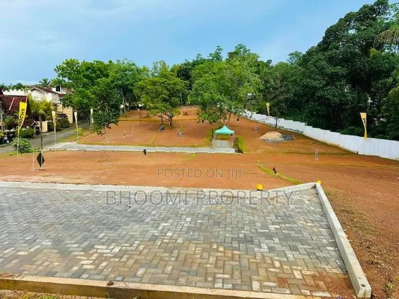Land for Sale in Thalawathugoda,Hokandara