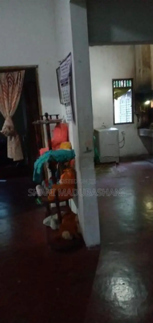 House with Land for Sale මොනරාගල