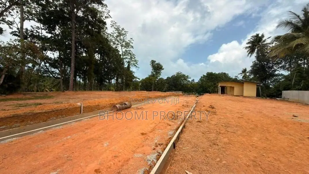 ගාල්ල නගරයට කරාපිටිය රෝහලට ලගින්ම බිම් කොටස්