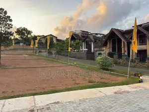 හෝකන්දර වානගුරු මාවතින් නේවාසික බිම්කොටස්